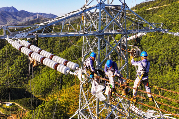 国家电网：加快电网建设 赋能绿色发展-12.jpg