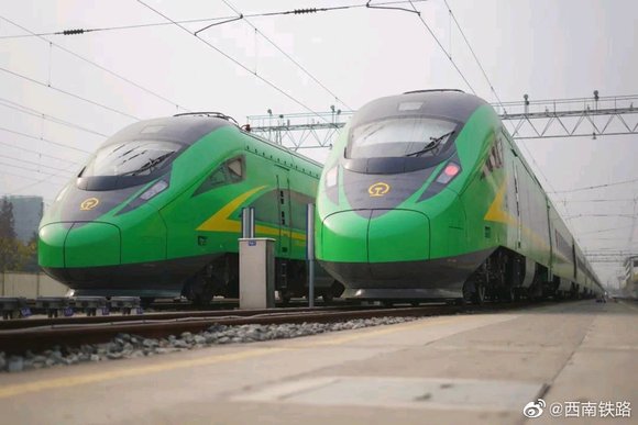 近日，成都车辆段攀枝花运用车间即将担当开行CR200J复兴号-1.jpg