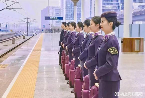 预约2025乘务上海铁路局列车乘务员-1.jpg