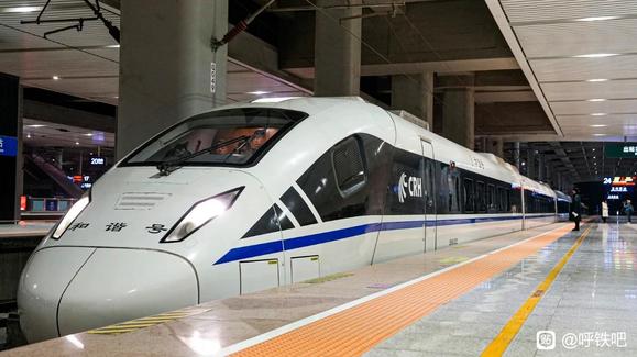 包银高铁兰州西站至呼和浩特东站首趟动车鸣笛发车-1.jpg