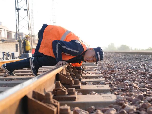从新手到能手！铁路人有自己的技能宝典！-6.jpg